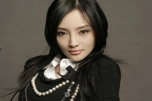 某十八线女明星,从默默无闻到闪耀舞台