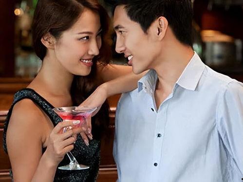 明星男小女大 情侣,明星男小女大情侣的甜蜜爱情故事