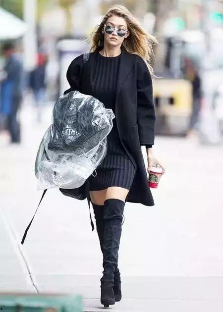 白色衣服长靴女网红图片,白色长靴女网红的穿搭启示录